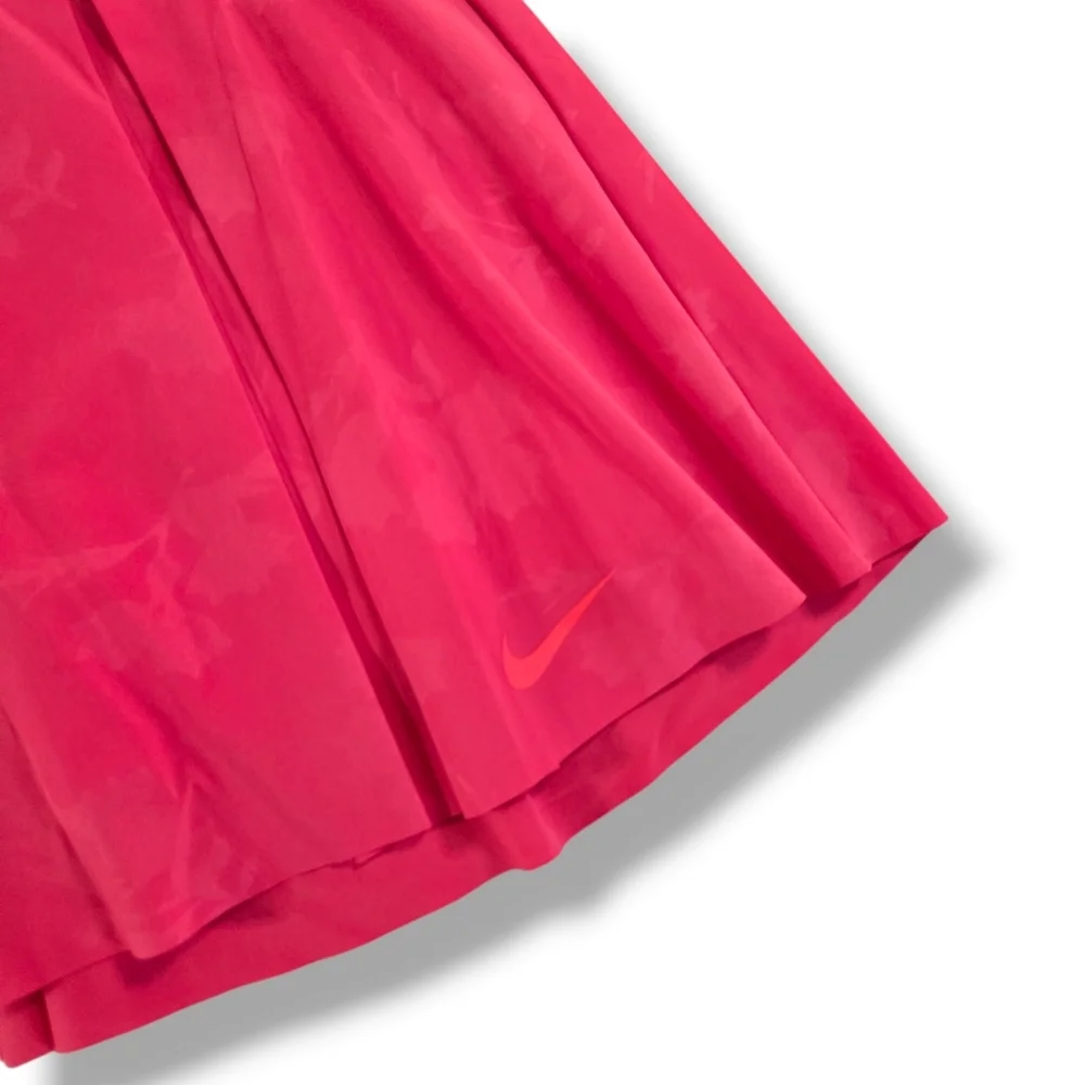 NIKE Dri Fit Club Golf Skort Pleated Floral Embossed Fusion Red Pink Small